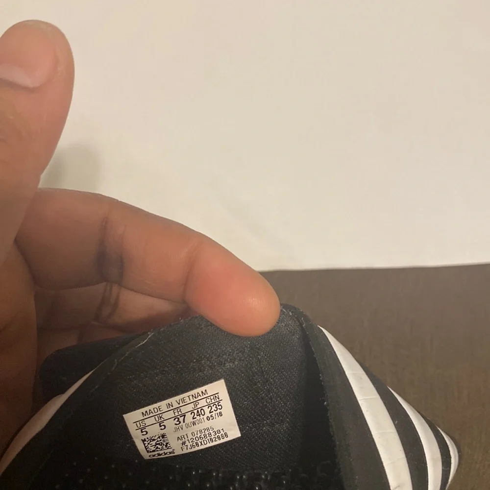adidas kids slides shoes size 5 black & white color